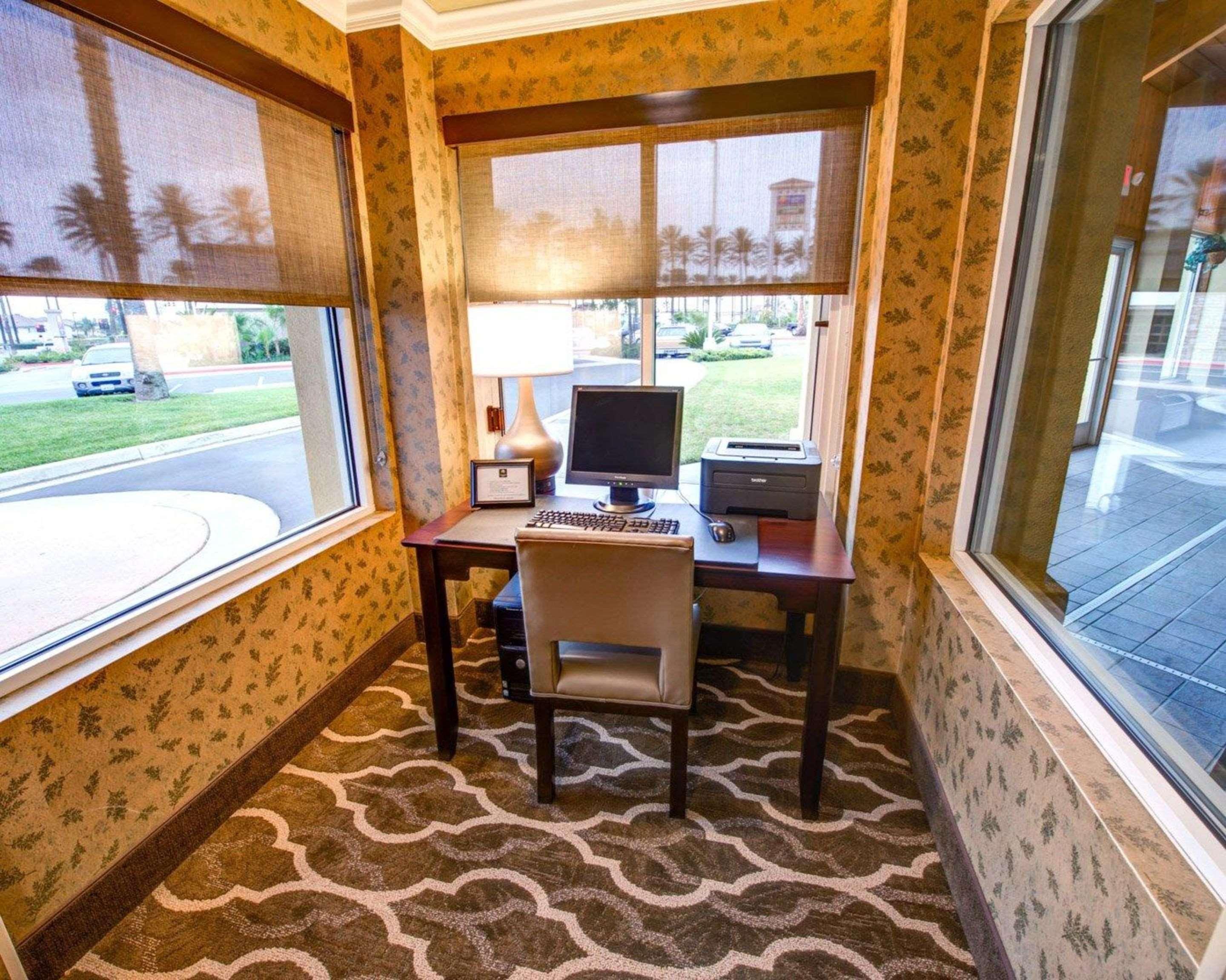 Comfort Inn Fontana Buitenkant foto
