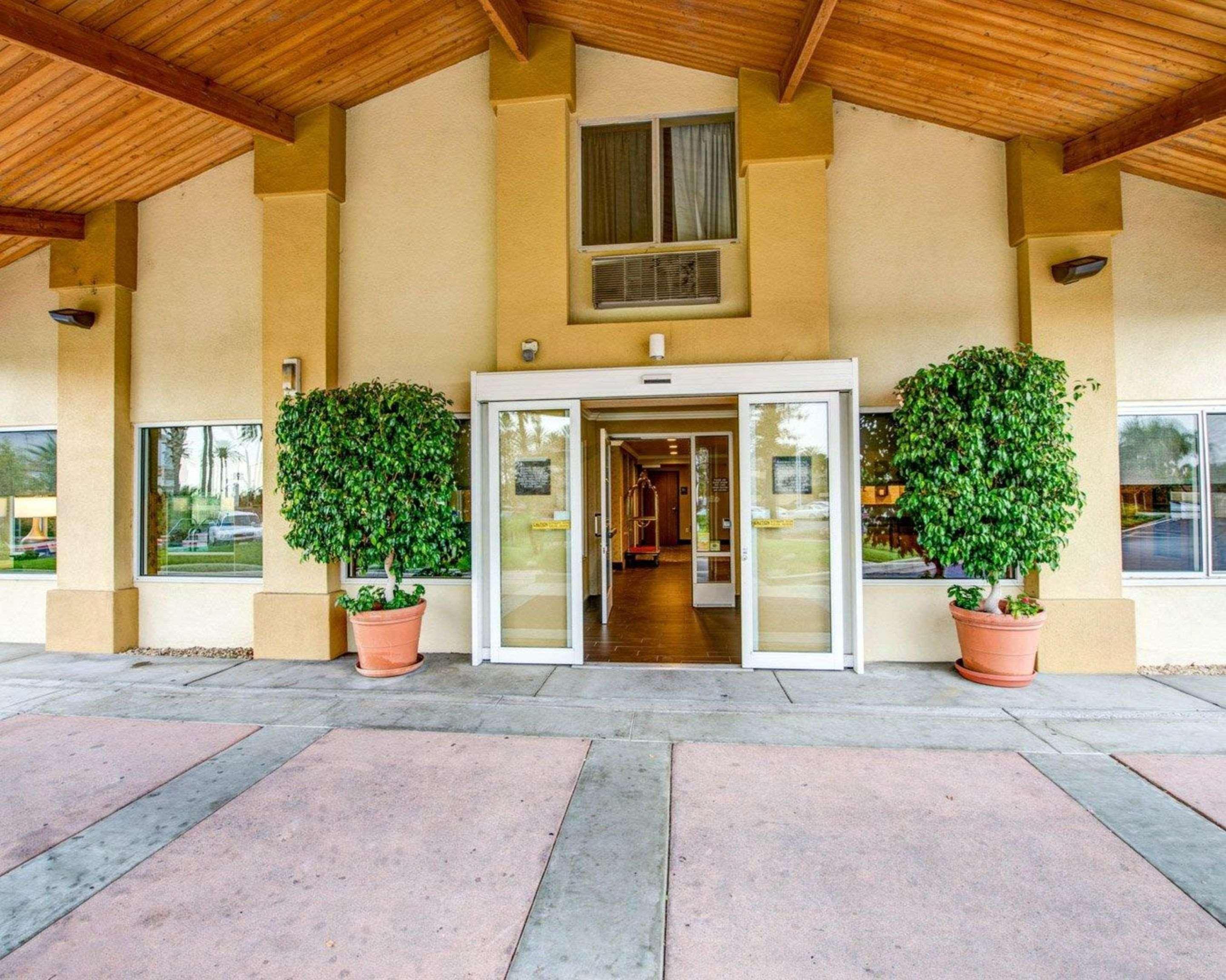 Comfort Inn Fontana Buitenkant foto